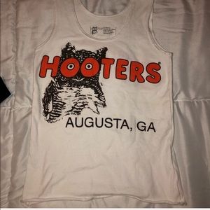 Hooters tank top